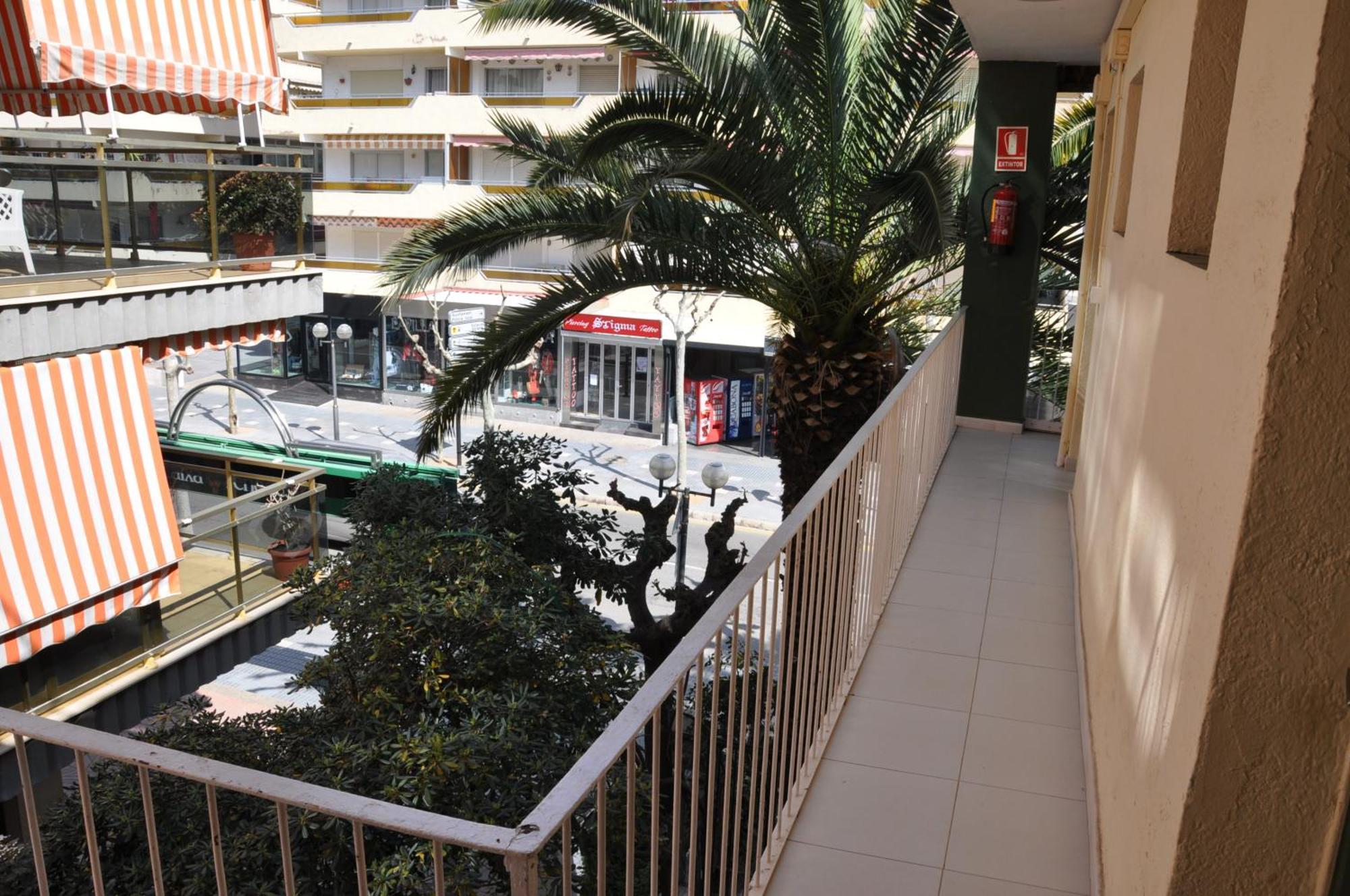 Hostal Montsant Salou Eksteriør bilde